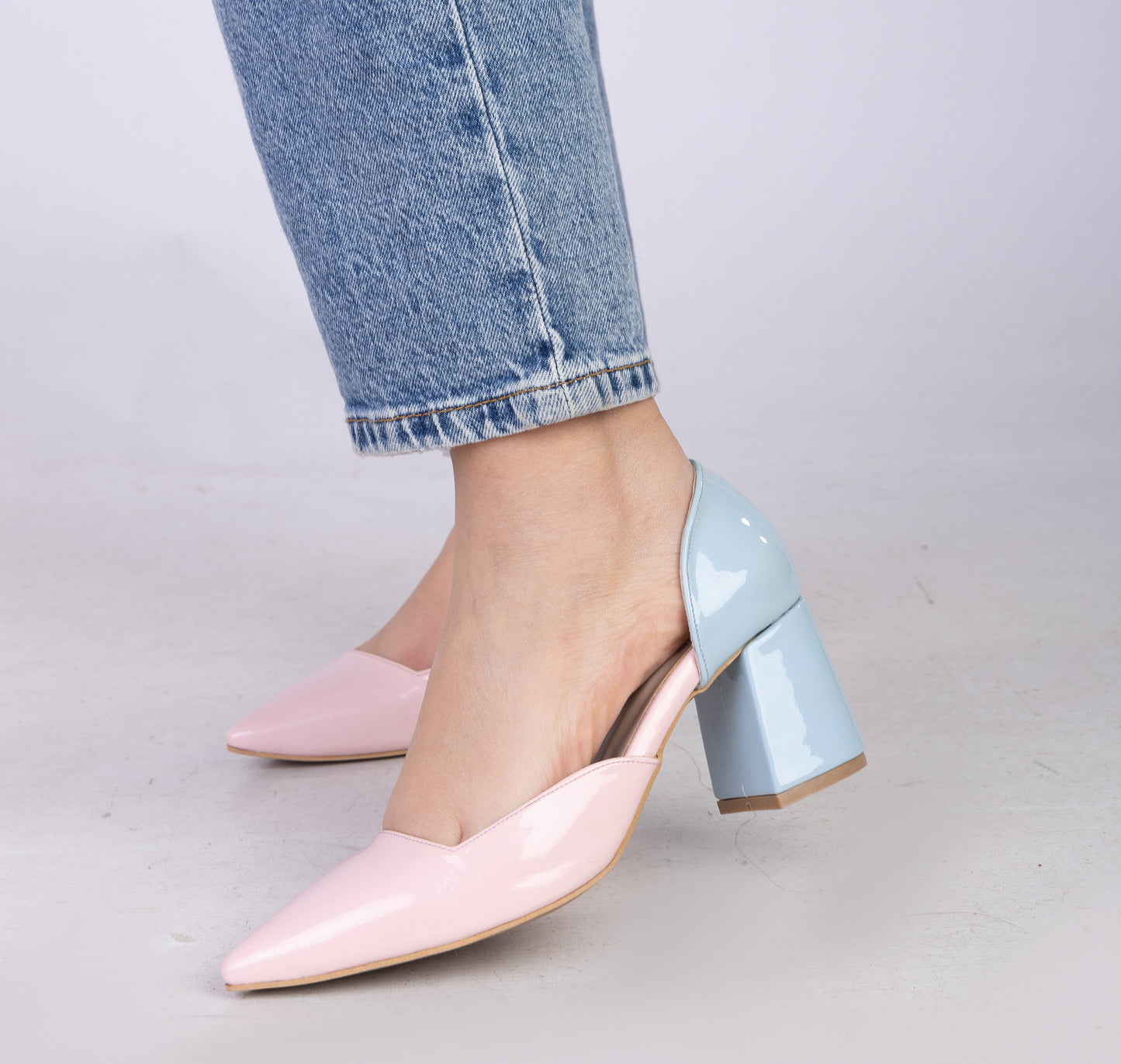 مضخات ثنائية اللون مع كعب سميك 7 سم