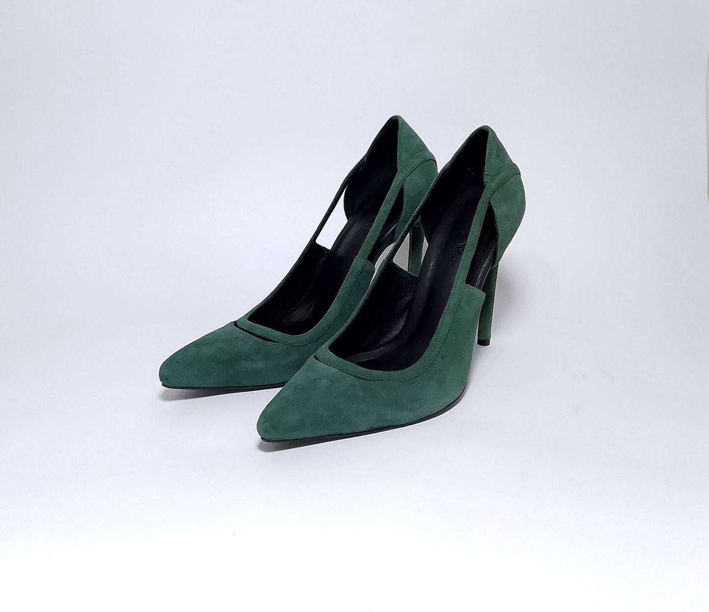 كعب من جلد الغزال الزمردي 11 سم