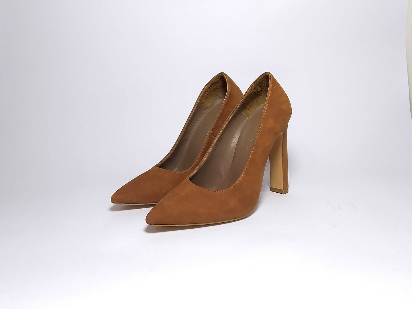 حذاء من جلد الغزال الكراميل بكعب 11 سم مصنوع من الجلد الطبيعي