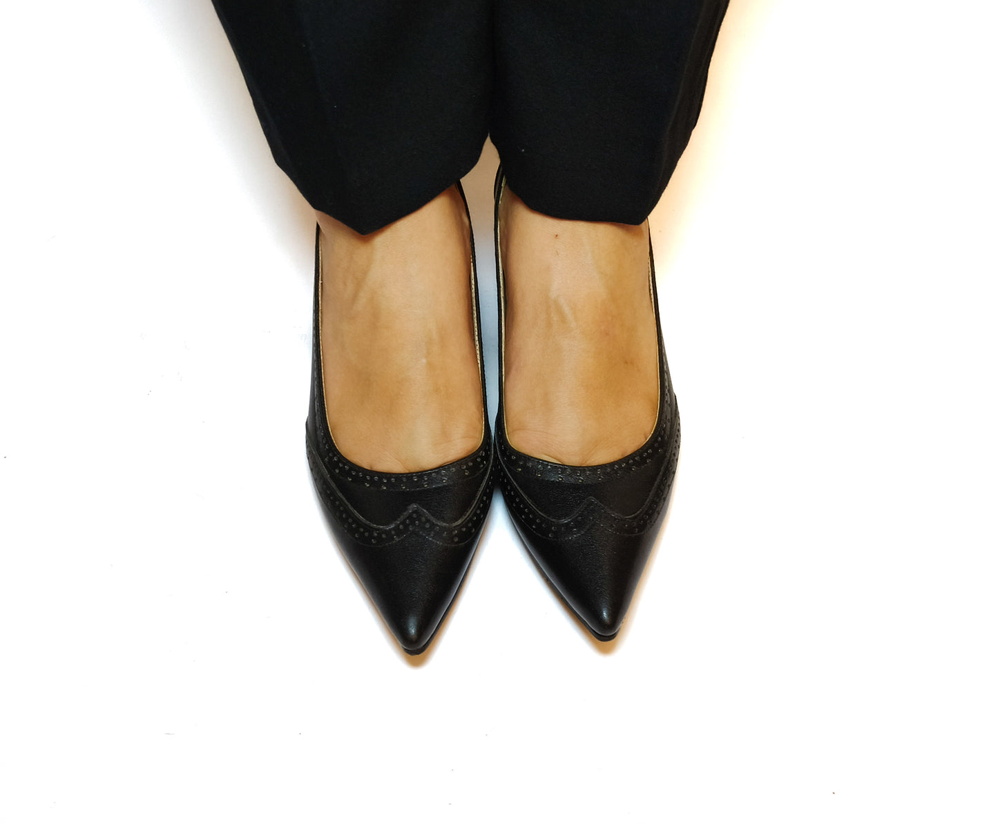 حذاء بروج أسود بكعب عريض 5 سم