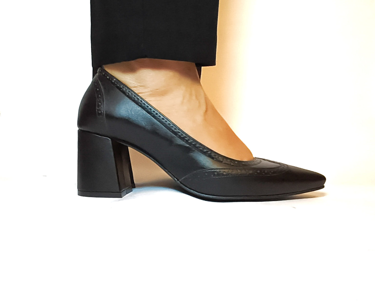 Black Classic brogue pump 7cm Block heels